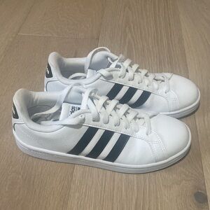 Women’s Adidas Cloudfoam sneakers